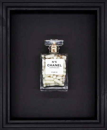 Chanel No.5 Capsules - On Black - Black Framed