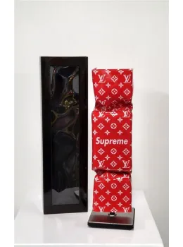 Supreme - Sculpture
