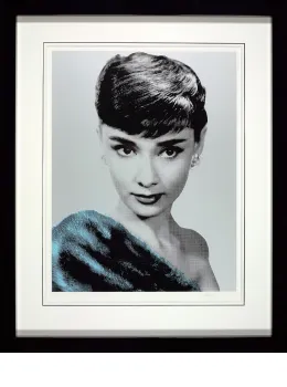 Beauty Queen - Black Framed