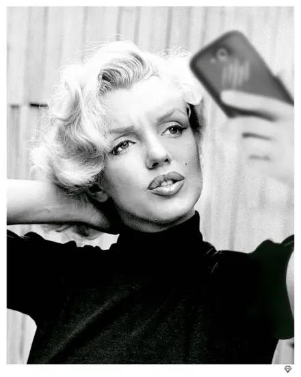 Monroe Selfie
