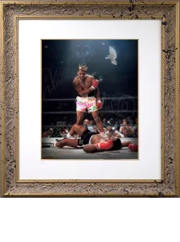 Sting Like A Bee - Lenticular Gold - Gold Framed
